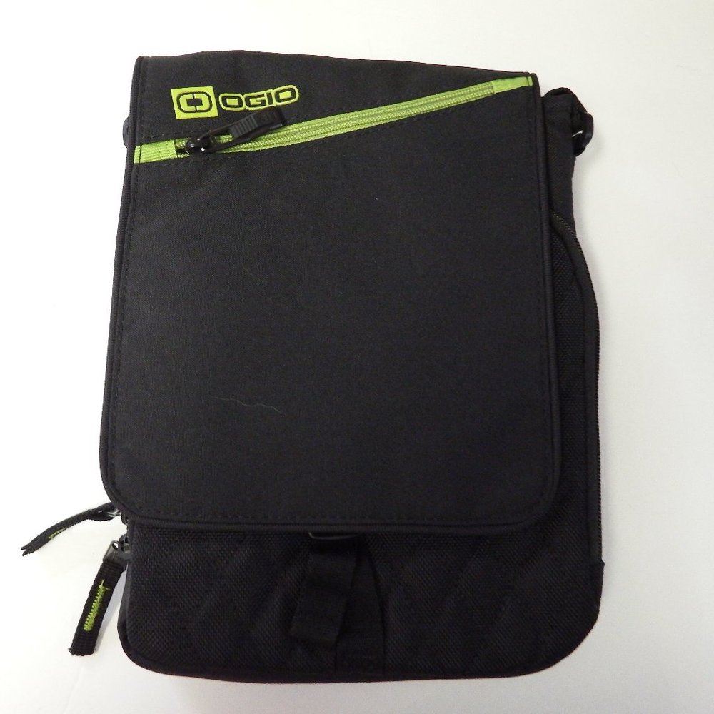 Crossbody black bag for tablet by Ogio